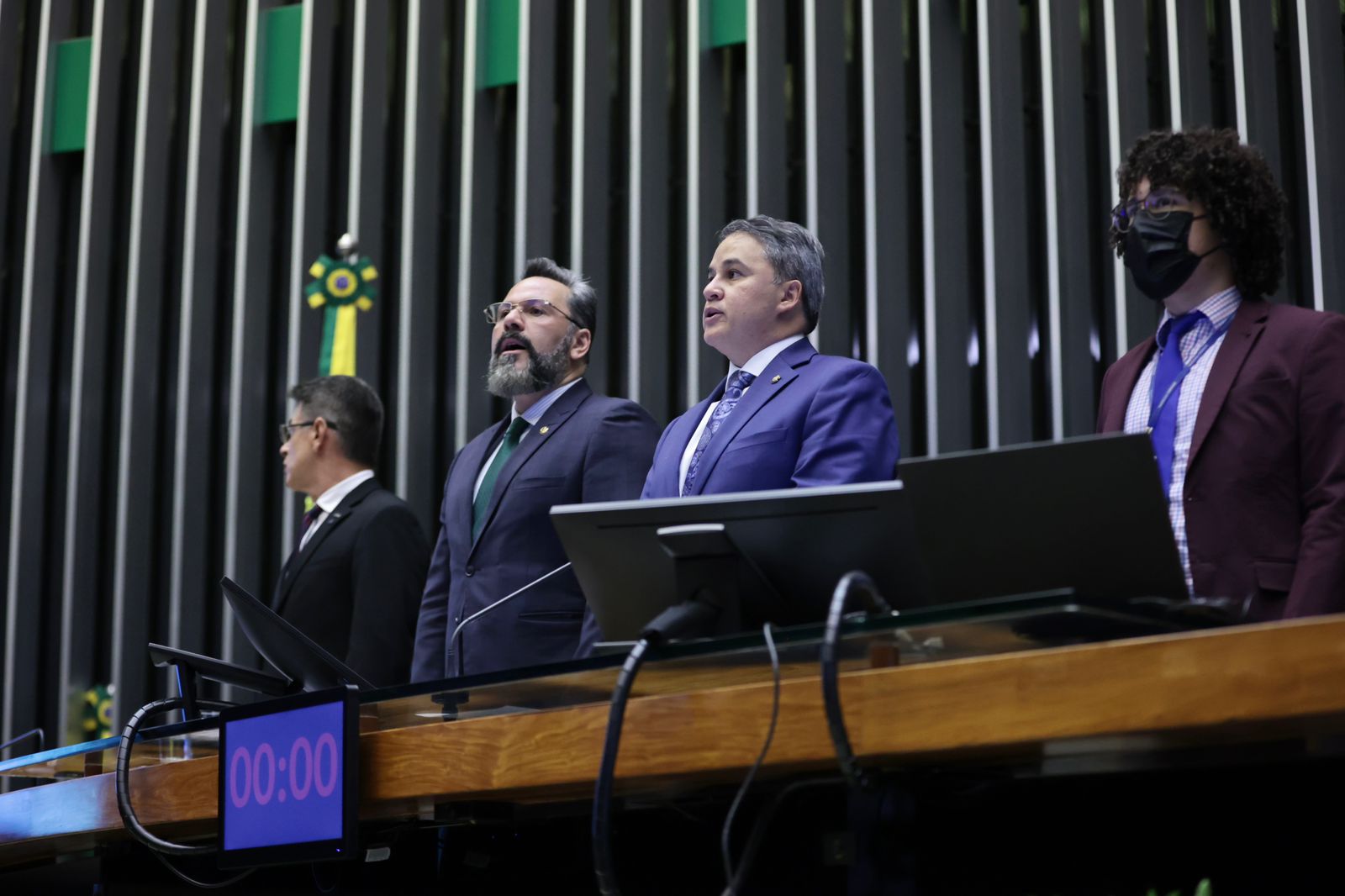 Senadores Alan Rick (AC) e Efraim Filho (PB) em sessão solene do Dia Livre de Impostos, no Congresso Nacional
