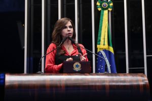 Senadora Professora Dorinha discursa na tribuna do Senado